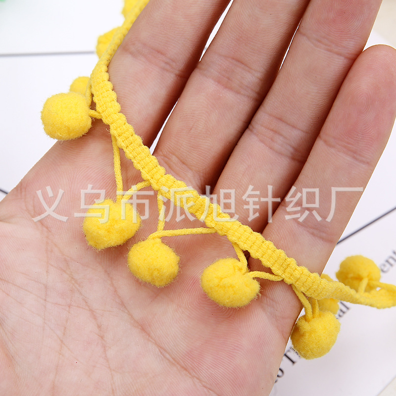 In-stock clothing accessories: Woven triangular balls, straight balls, single-color balls, bayberry balls, and colorful pom-pom lace Application Scenario