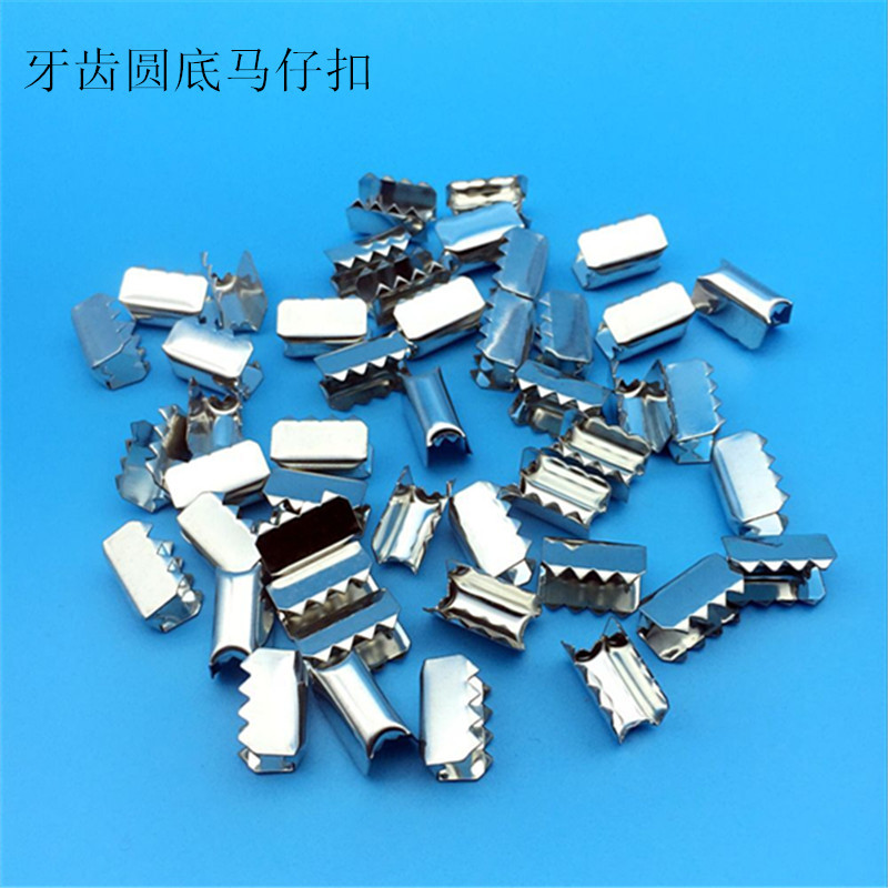 Metal electroplated flat-bottomed round bottom with teeth horse buckle