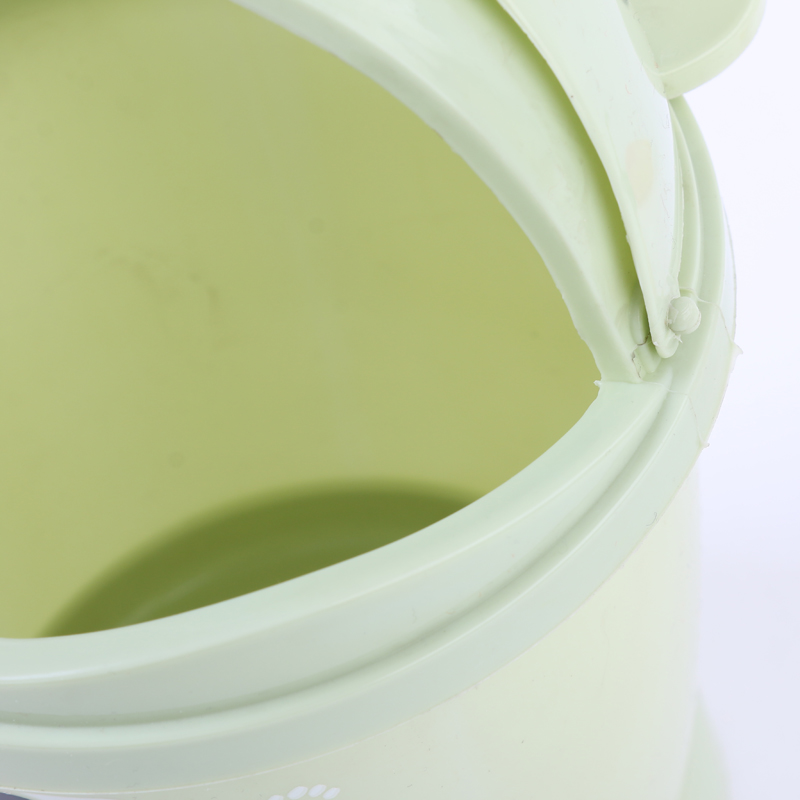 Creative fashion mini desktop small trash can cartoon clamshell plastic storage bucket Application Scenario