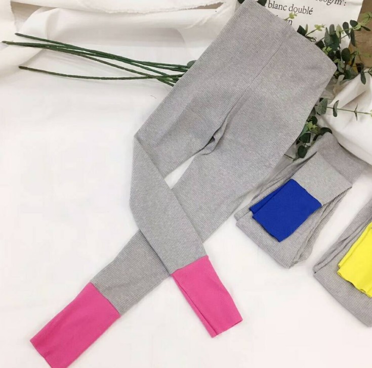 The leggings are the same style of women's outerwear as the popular ones, featuring color-blocking and spiral pattern casual sportswear pants Application Scenario