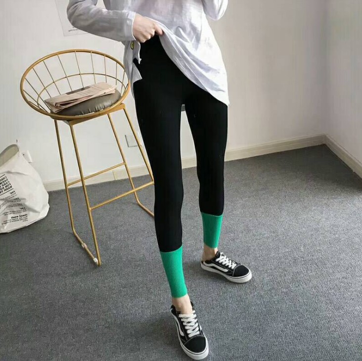 The leggings are the same style of women's outerwear as the popular ones, featuring color-blocking and spiral pattern casual sportswear pants
