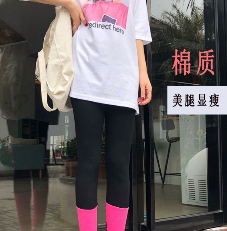 The leggings are the same style of women's outerwear as the popular ones, featuring color-blocking and spiral pattern casual sportswear pants details Picture