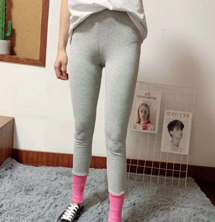 The leggings are the same style of women's outerwear as the popular ones, featuring color-blocking and spiral pattern casual sportswear pants Specification image