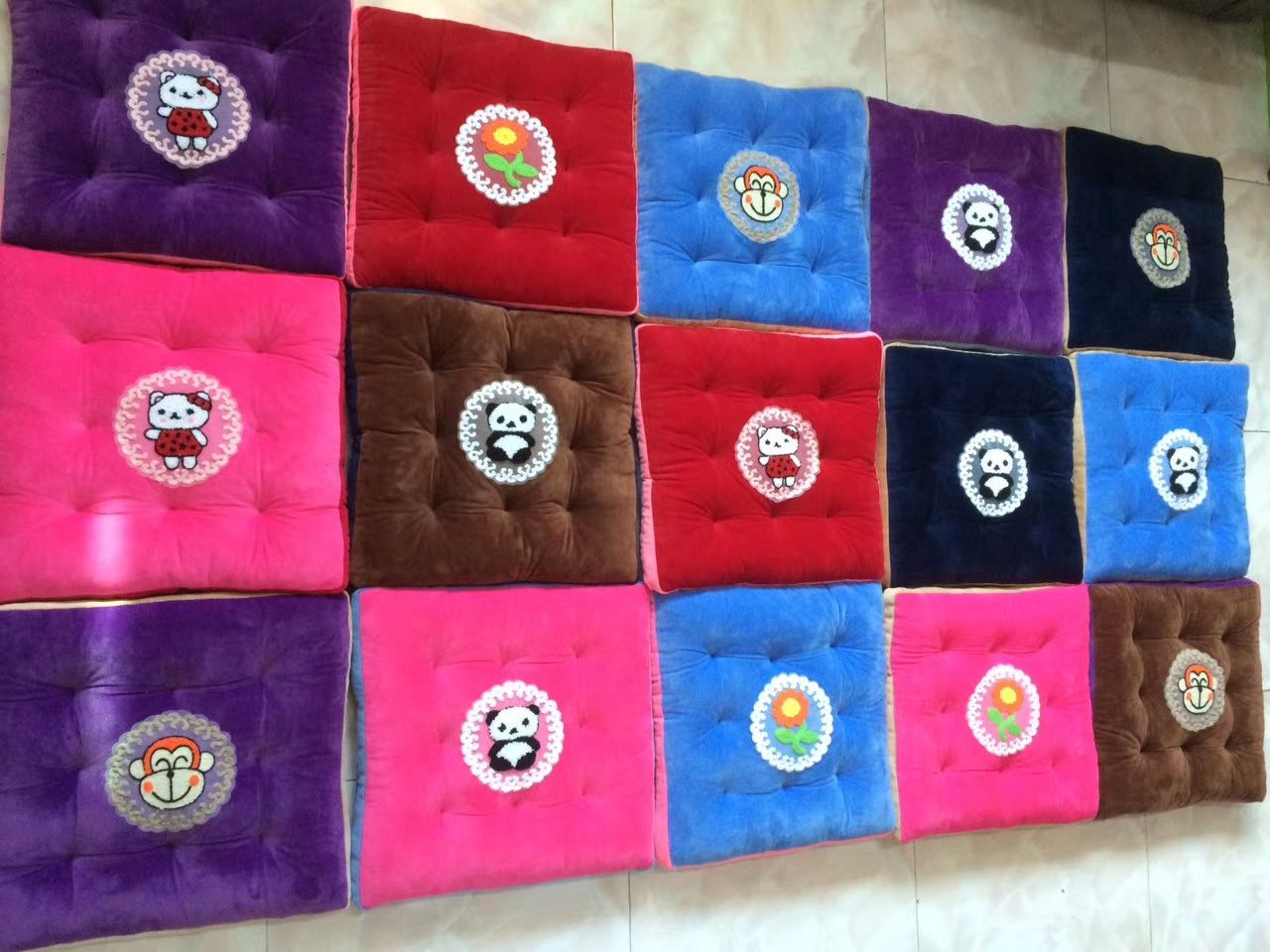 Cartoon Nine Needle Cushion Cushion Cushion Embroidered With Crystal Velvet Appliquette