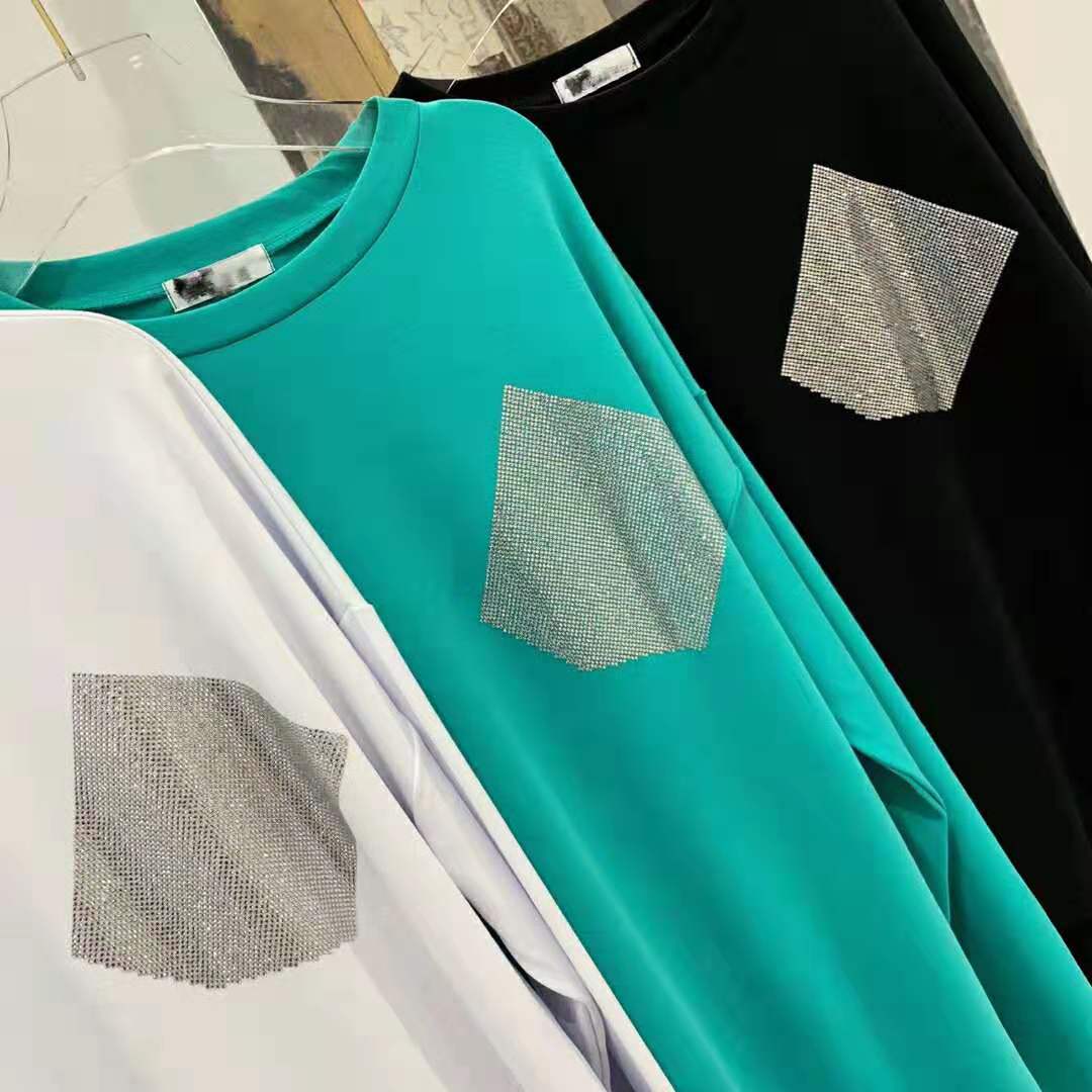 New spring women's wear: Fashionable and casual, with rhinestone pockets, loose long-sleeved T-shirts in multiple colors and uniform sizes