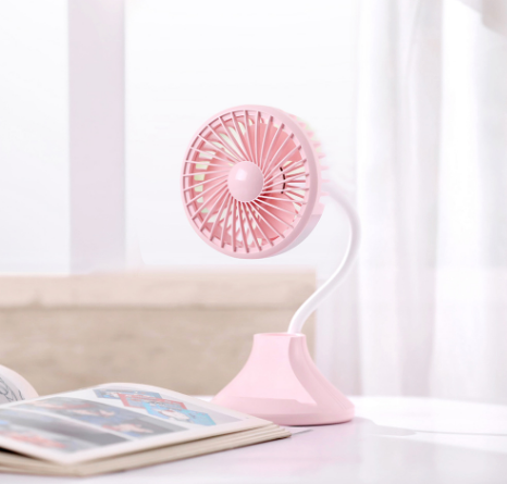 Desk lamp fan, USB multi-functional charging fan, student desktop fan Application Scenario