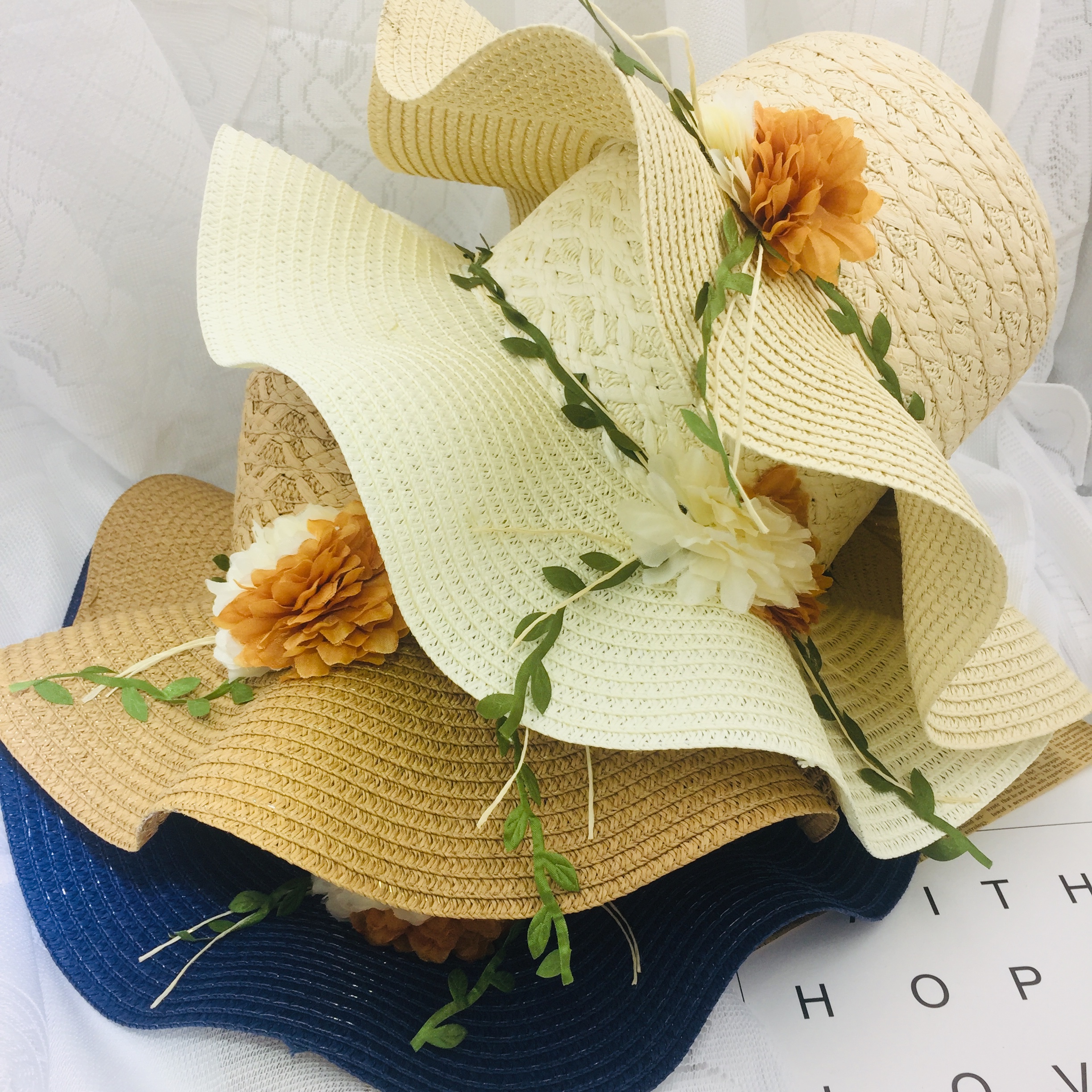 Korean version of high-grade thick hand-woven natural raffia flower hat mori women's large rim straw hat elegant Raffia straw hat