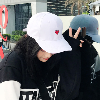 Summer Korean-style versatile casual baseball caps, autumn and winter lettered baseball caps, sweet heart-shaped sun hats trend Application Scenario