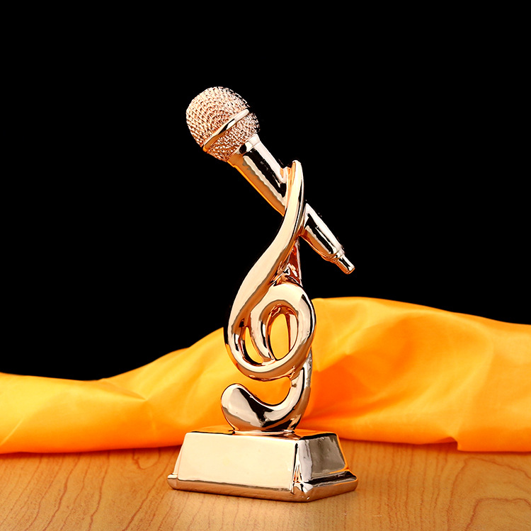 Customized trophies, MEDALS, golden microphones, resin handicrafts, Good Voice trophies, music singing competition award prizes Application Scenario