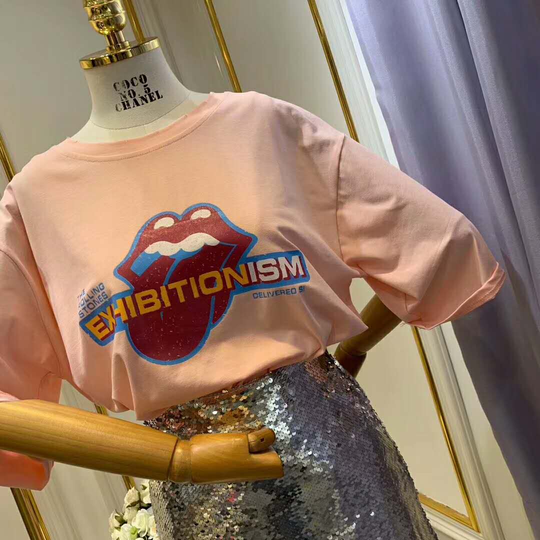 The beautiful Xia Xia's new simple lip T-shirt and the mischievous girl's tongue-sticking T-shirt dress Specification image