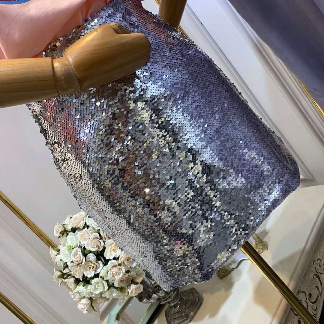 The beautiful Xia Xia's new simple lip T-shirt and the mischievous girl's tongue-sticking T-shirt dress details Picture