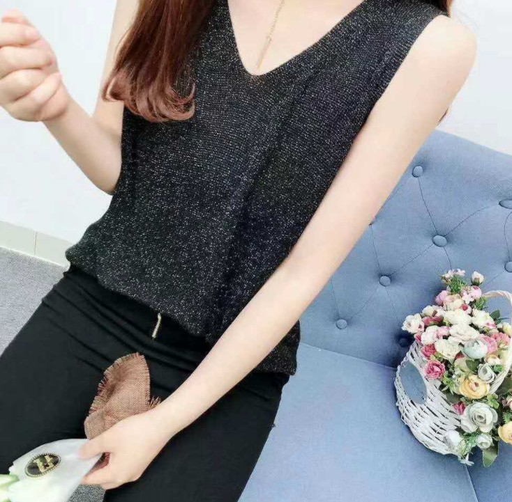Ice silk and bright silk vest, V-neck loose, thin strappy top for female students, sleeveless knitted base layer