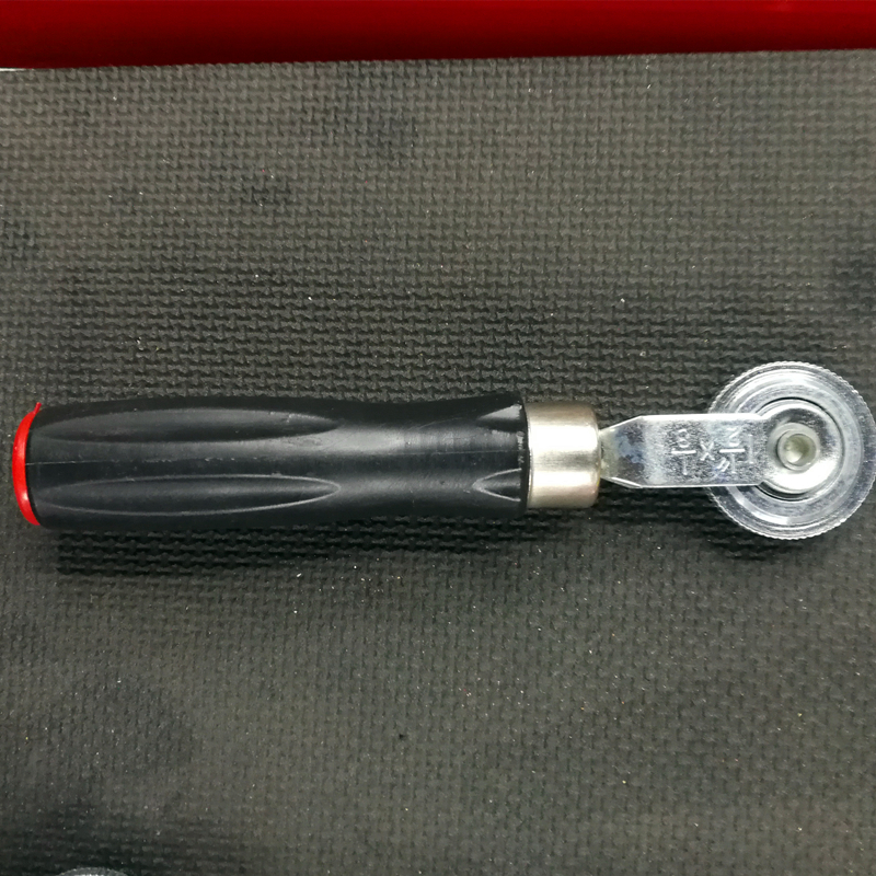 Tire repair pressure wheel, compaction wheel, auto repair tool, roller wrench tool Application Scenario