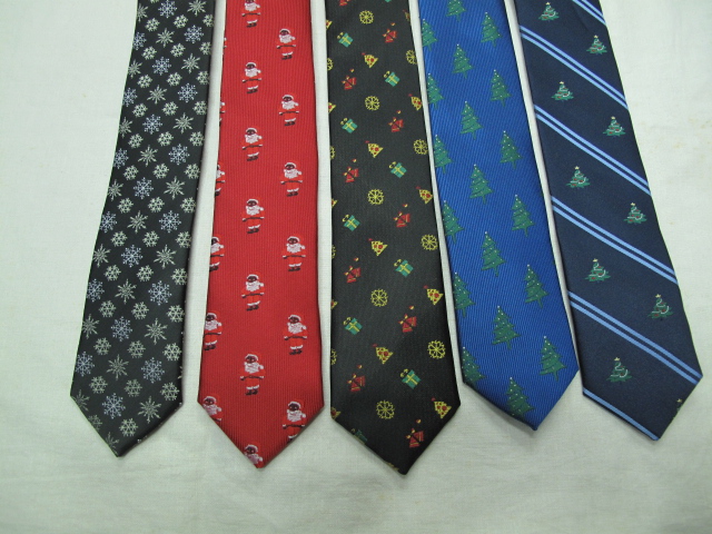 Christmas patterned tie