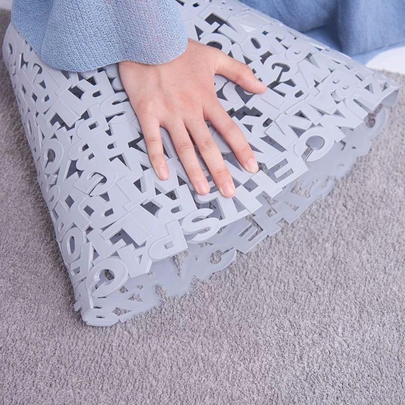 Hollowed-out letter trash can, creative uncovered garbage basket, household living room, kitchen and bathroom paper basket, plastic garbage bin Application Scenario