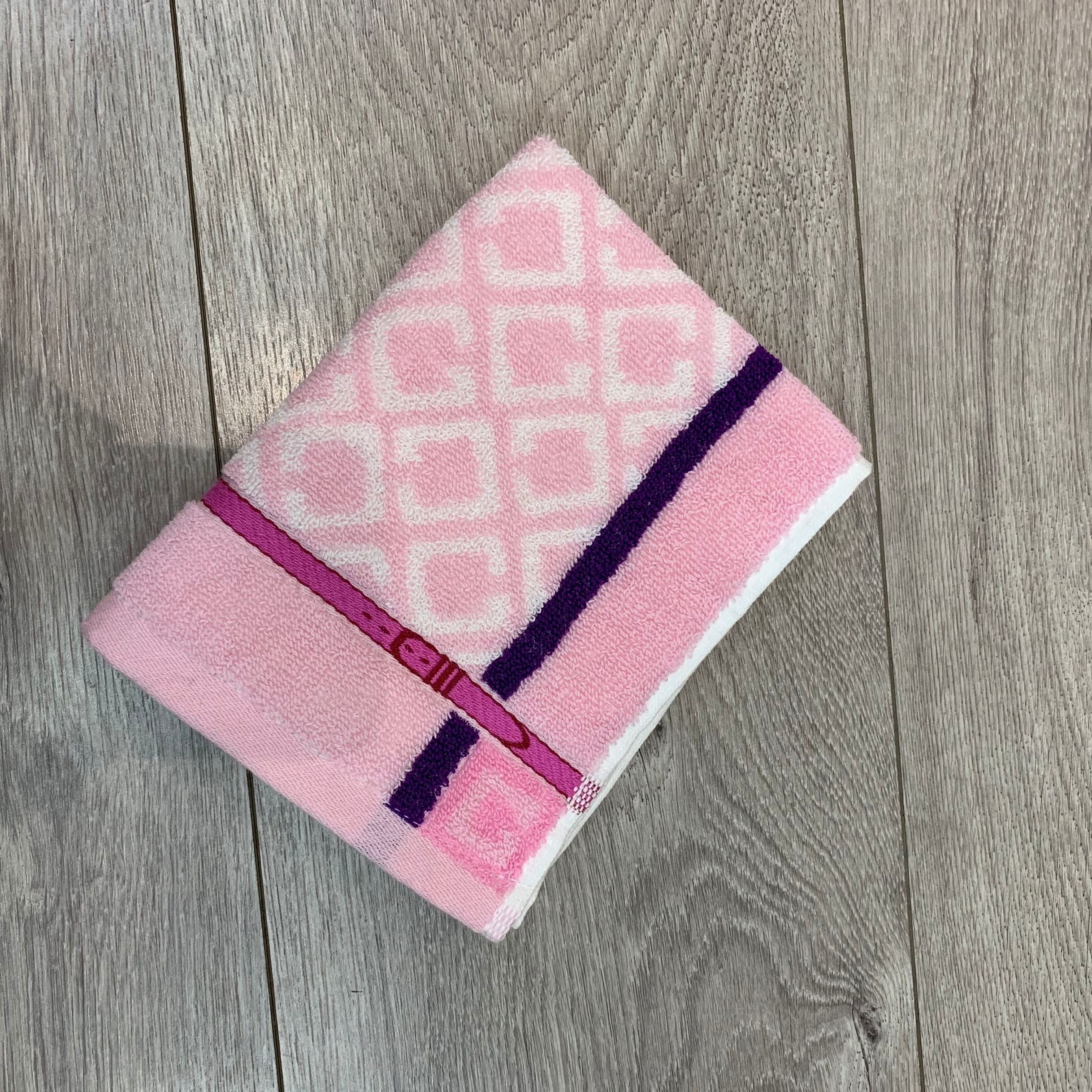 Tinglong's new children's towels are super thick and super absorbent. They are from the little 侸 child series Application Scenario