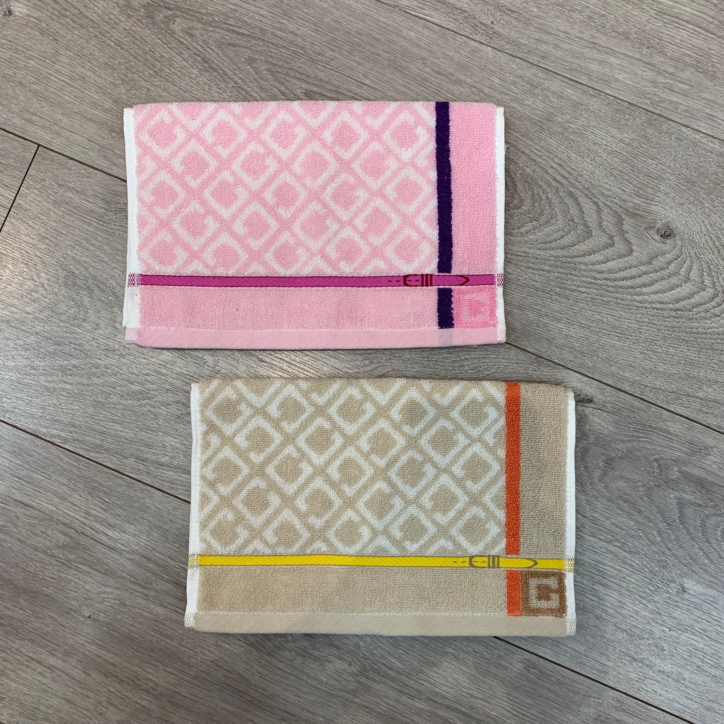 Tinglong's new children's towels are super thick and super absorbent. They are from the little 侸 child series details Picture