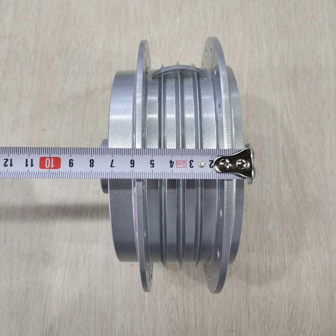 摩托车配件 摩托车后毂总成 bajaj100后轮毂细节图