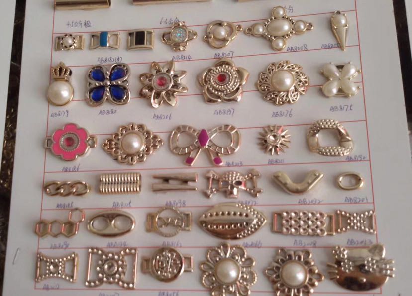 生产各种规格型号头饰发饰饰品及鞋扣装饰扣和服装装饰配件产品图