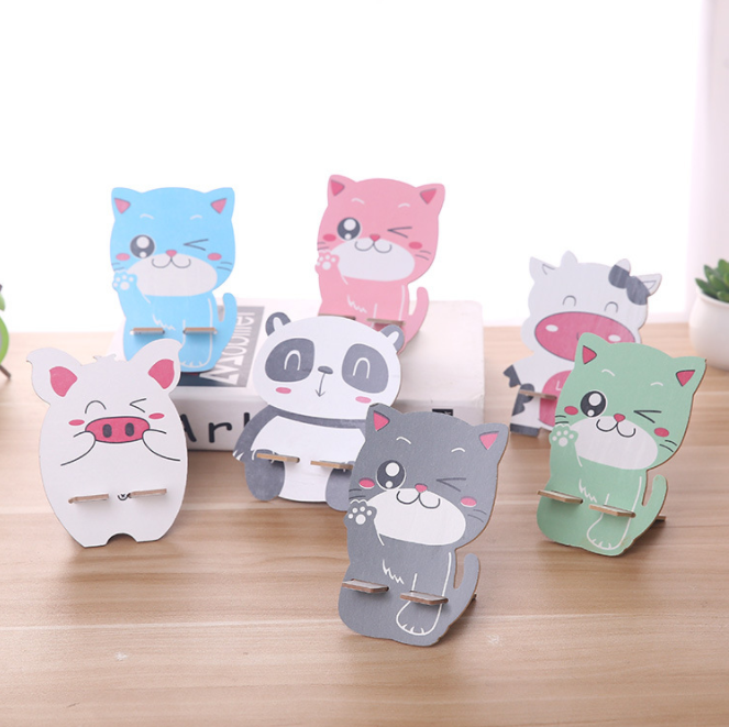 Desktop cartoon phone stand, bedside TV phone stand, lazy person's phone stand, tablet stand, wooden stand