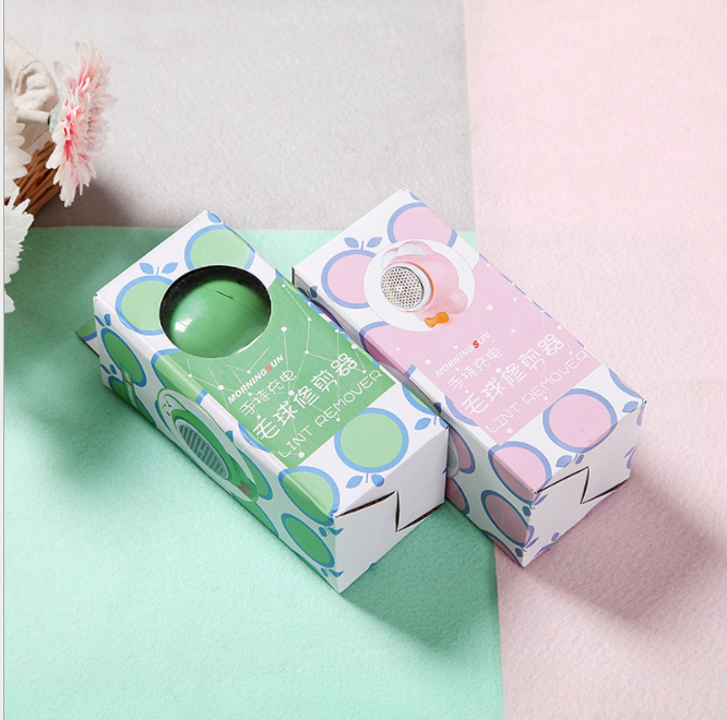 Cute cartoon hairball trimmer, portable mini battery-charging handheld household hair remover, electric hair trimmer Application Scenario