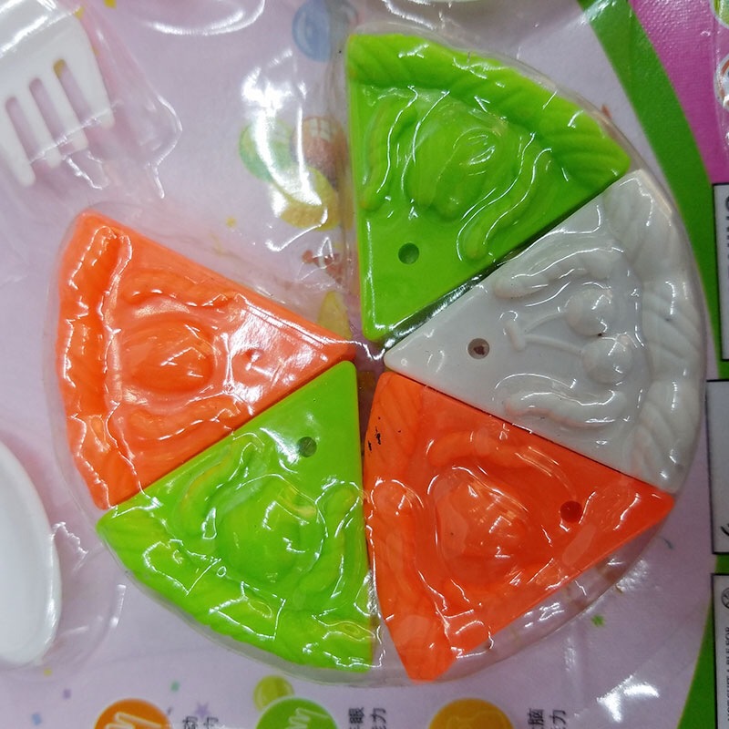 Simulated cake toy display on the stall