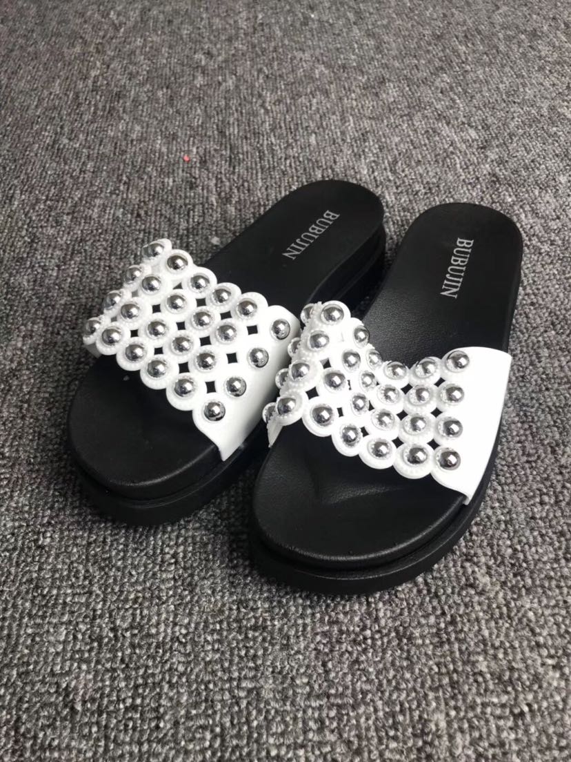 Thick-soled pearl-patterned women's one-word flip-flops details Picture