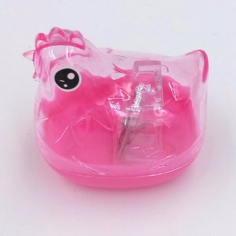 创意卡通塑料小鸡卷笔刀 环保学生削笔器批发零售 混色铅笔刀细节图