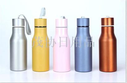 Vacuum rope sports thermos bottle fashion sports, beautiful and generous