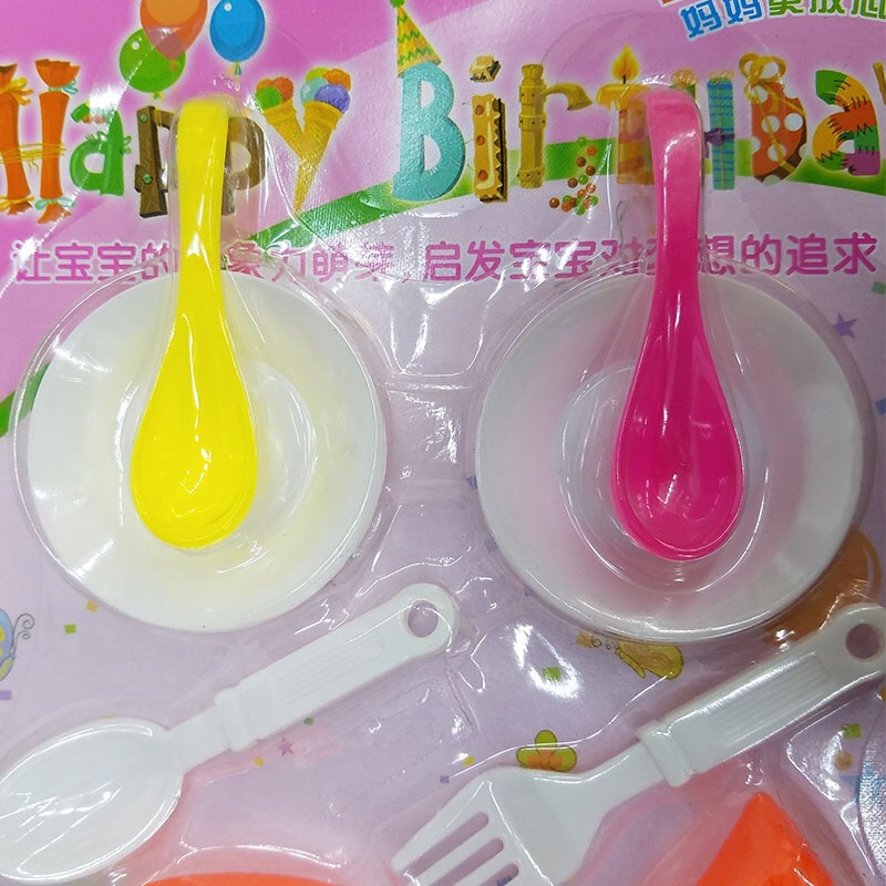 Teaching scenarios using simulated cake toys in class