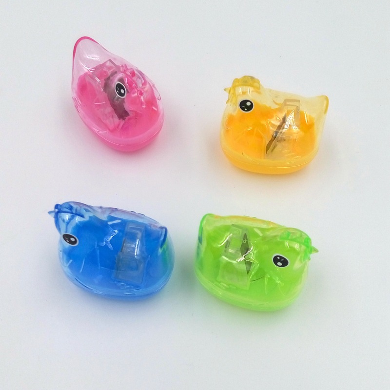 创意卡通塑料小鸡卷笔刀 环保学生削笔器批发零售 混色铅笔刀