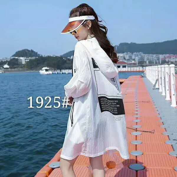 Women's mid-length loose beach long-sleeved printed sun-protective light jacket Application Scenario
