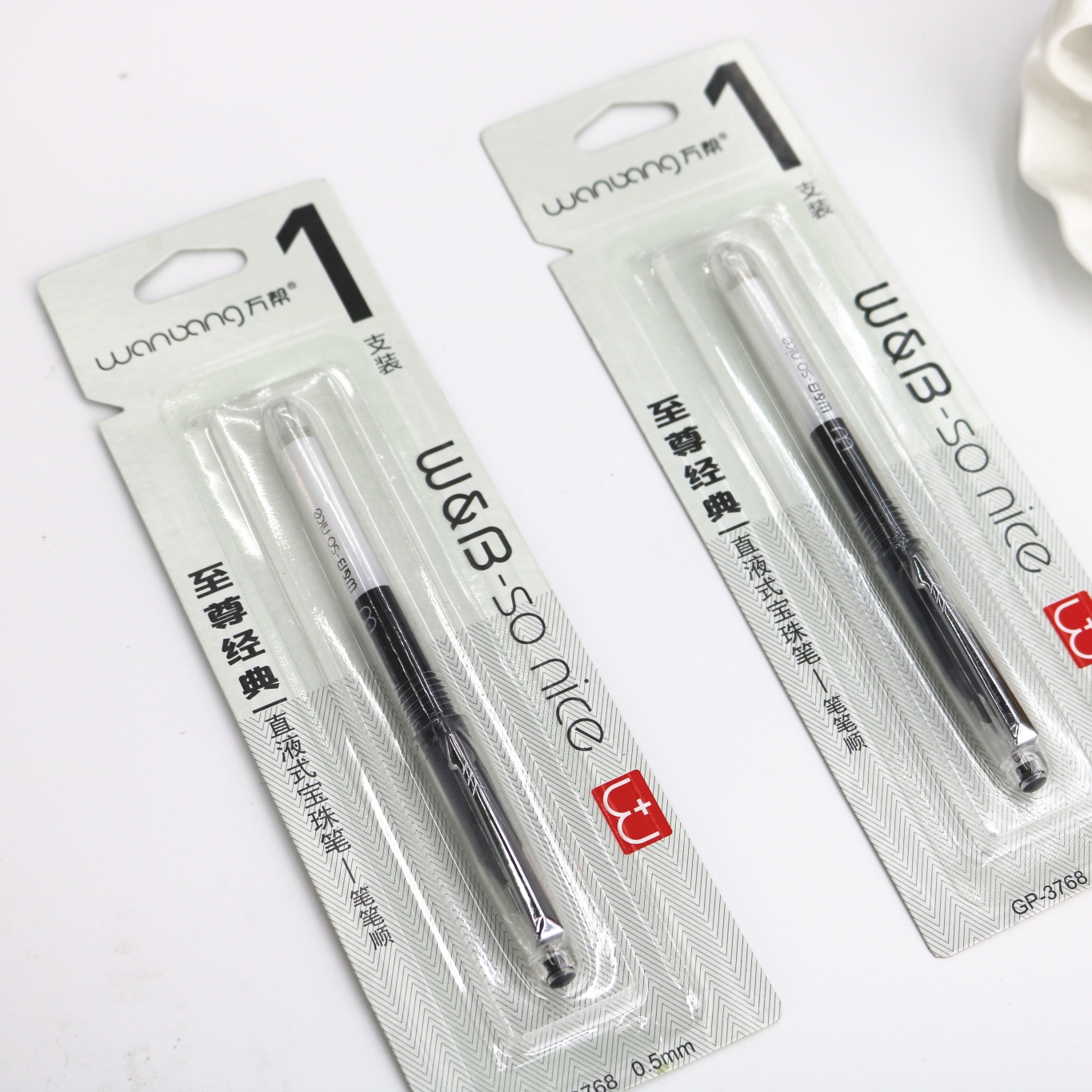 New 3768 neutral straight liquid ballpoint pen with a super large capacity tip (1 pack) in black, red and blue