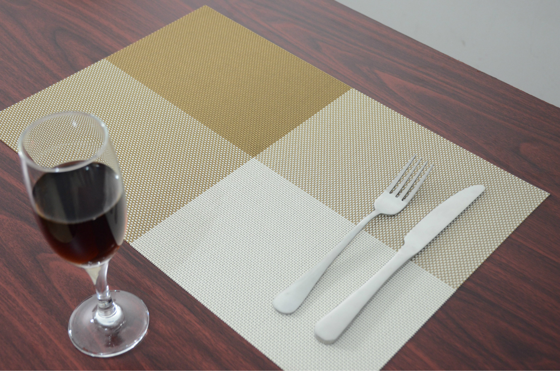 Grid Pvc Teslin Eco-Friendly Placemat Insulated Placemat Cup Placemat Bowl Placemat Table Mat Application Scenario