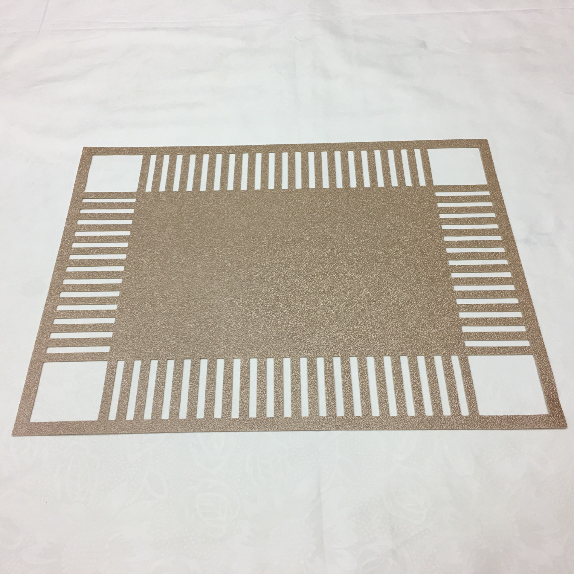 新款 PVC镂空餐垫30x45cm