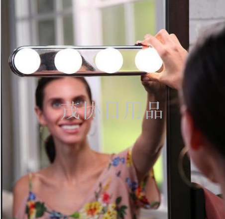 TV Hollywood new 4-light LED beauty makeup lamp sucker punch-free portable fill light
