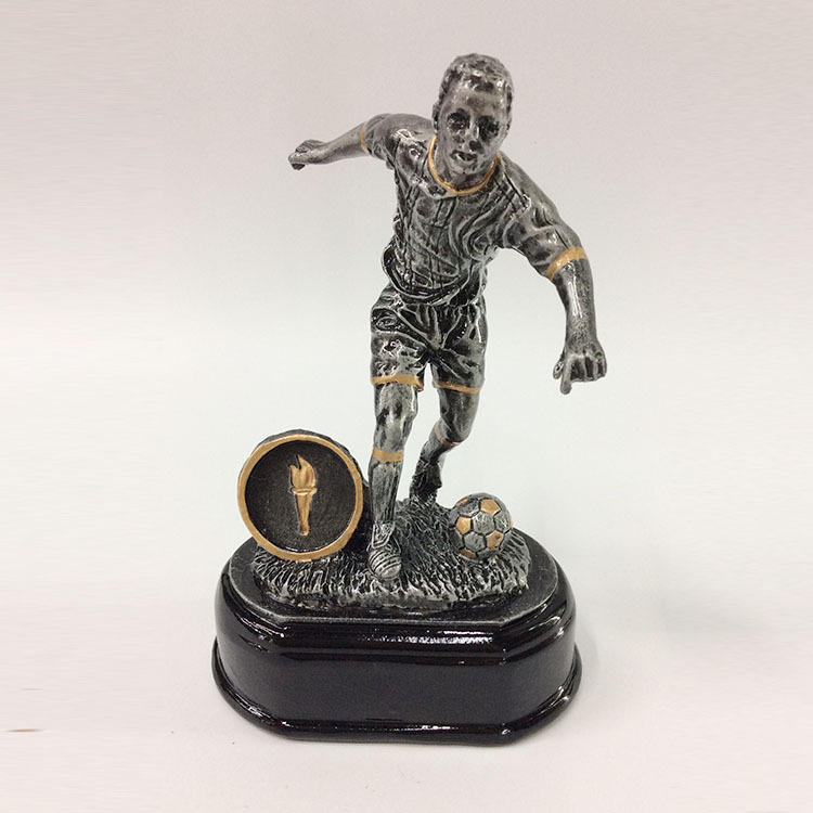 Factory direct sales of resin handicrafts, football player trophies and souvenirs, sports trophies and souvenirs Specification drawing