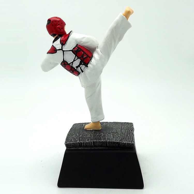 Resin handicraft ornaments, Taekwondo award trophies, horizontal inscription kicking kicking shaped souvenir trophies, customized Application Scenario