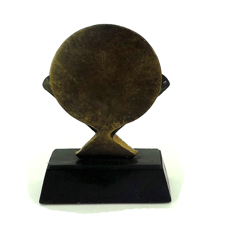 Resin craft gift ornaments, resin cricket commemorative trophies, sports series commemorative prizes Application Scenario