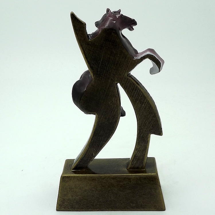 2019 New style sports trophies, horse racing trophies, office desk ornaments manufacturer Application Scenario