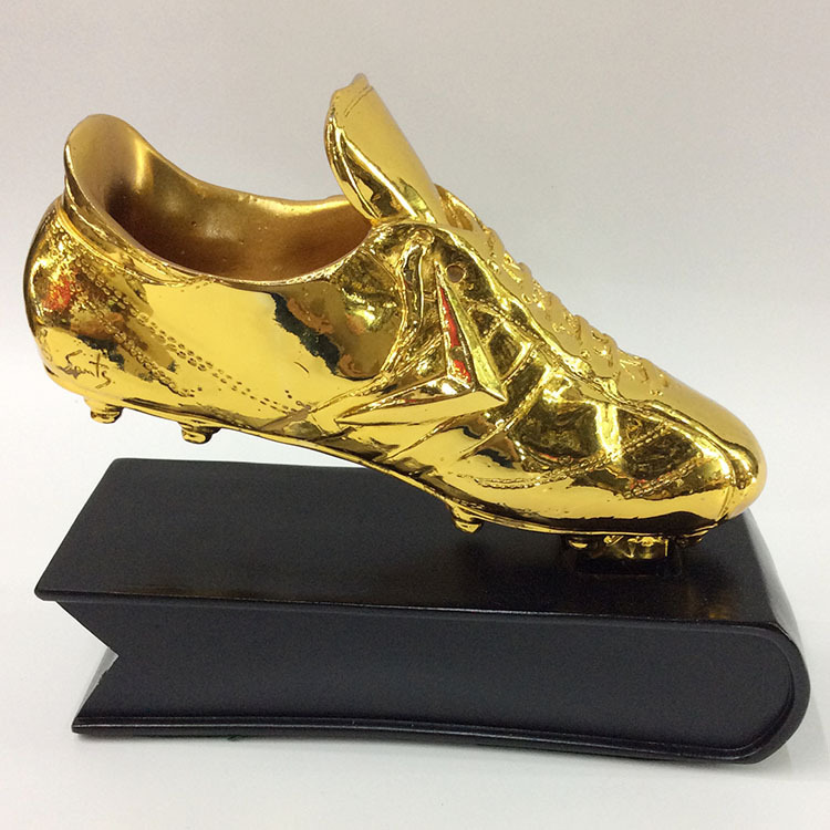 Wholesale of resin handicrafts for the European Football Golden Shoe Award and the European League football top scorer trophy full figure