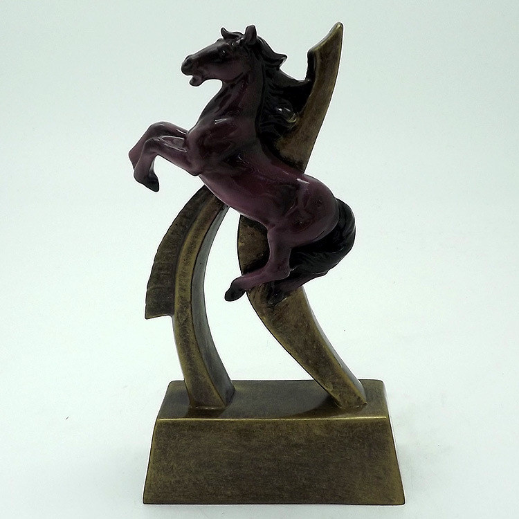 2019 New style sports trophies, horse racing trophies, office desk ornaments manufacturer full figure