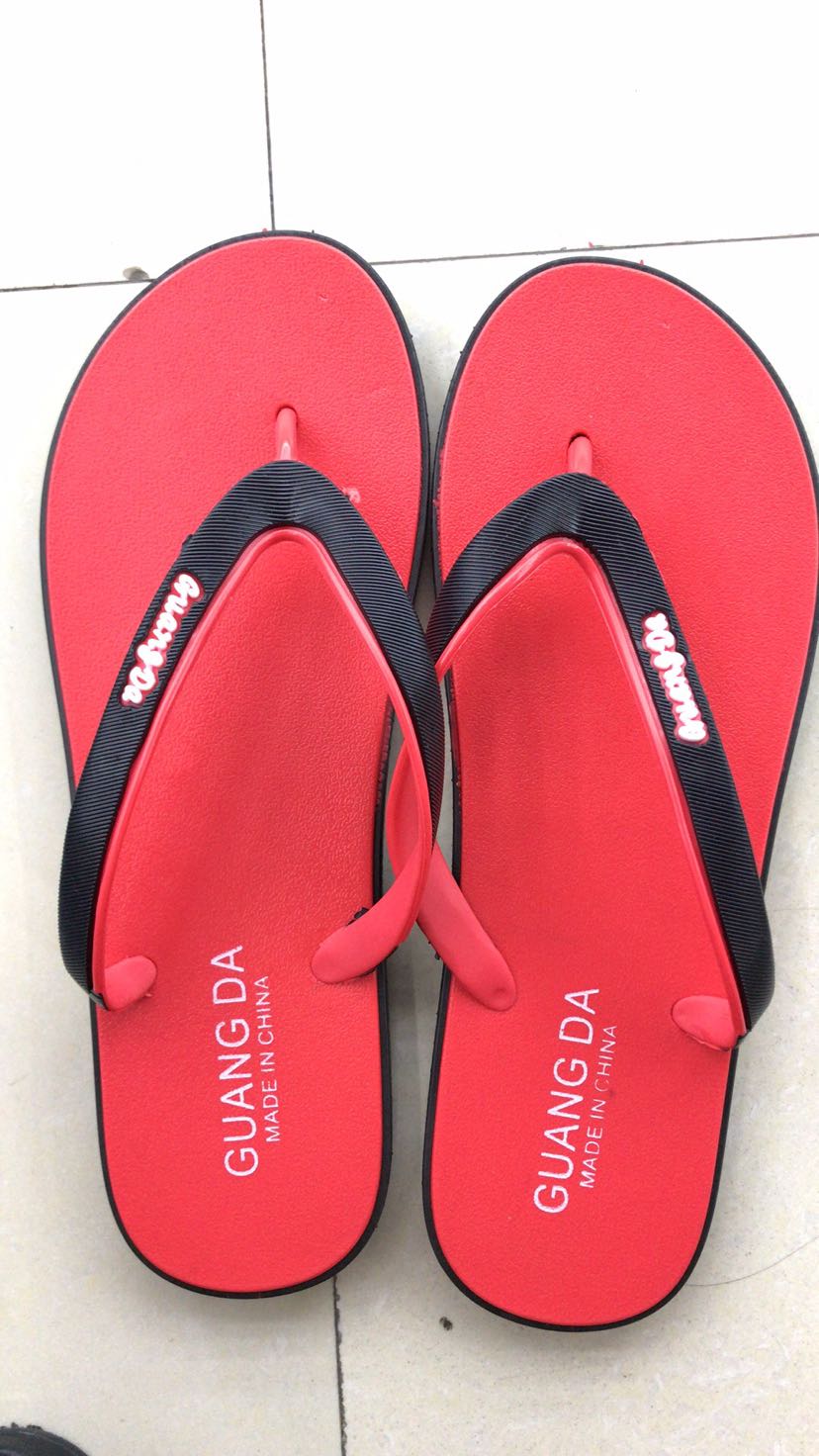 The new men's flip-flops are of excellent quality