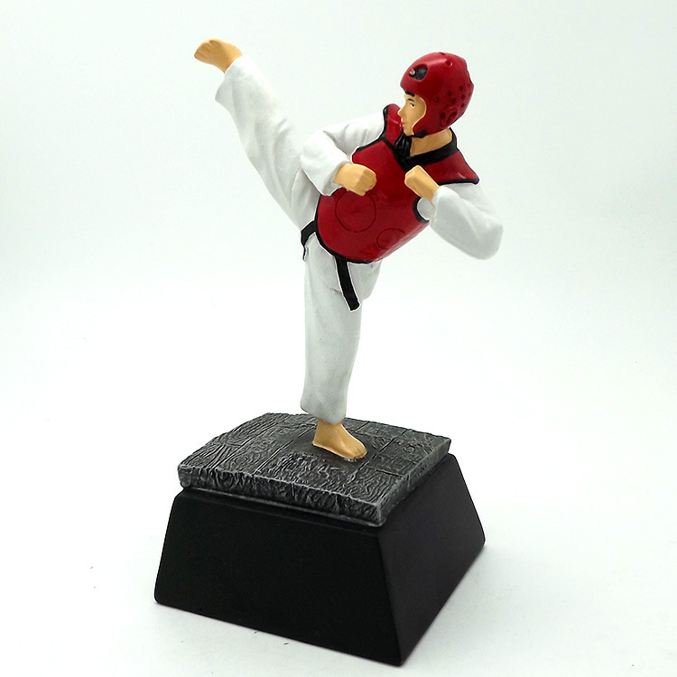 Resin handicraft ornaments, Taekwondo award trophies, horizontal inscription kicking kicking shaped souvenir trophies, customized Specification drawing