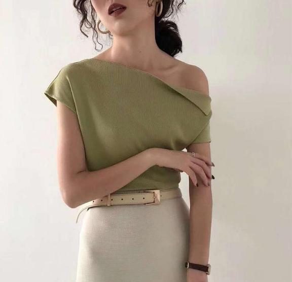 2019 new one-shoulder off-the-shoulder top, slim and sexy Hong Kong-style short-sleeved women's Instagram trend yf8 details Picture