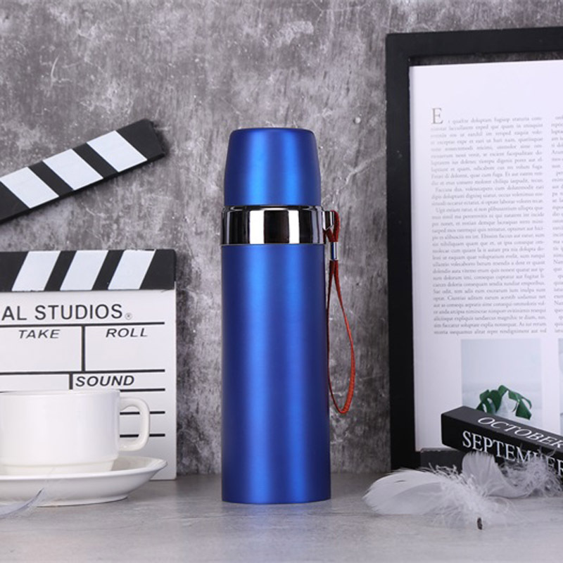 304 stainless steel bullet-shaped insulated cup, outdoor portable 500ML pendant water cup, custom car cup Application Scenario