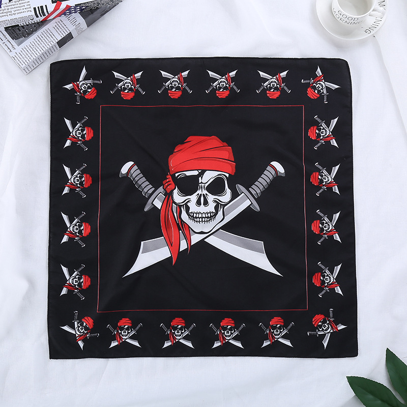 New colorful skull polyester-cotton square scarf, outdoor sports cycling headscarf, trendy men's fashionable headscarf, one-piece delivery Application Scenario