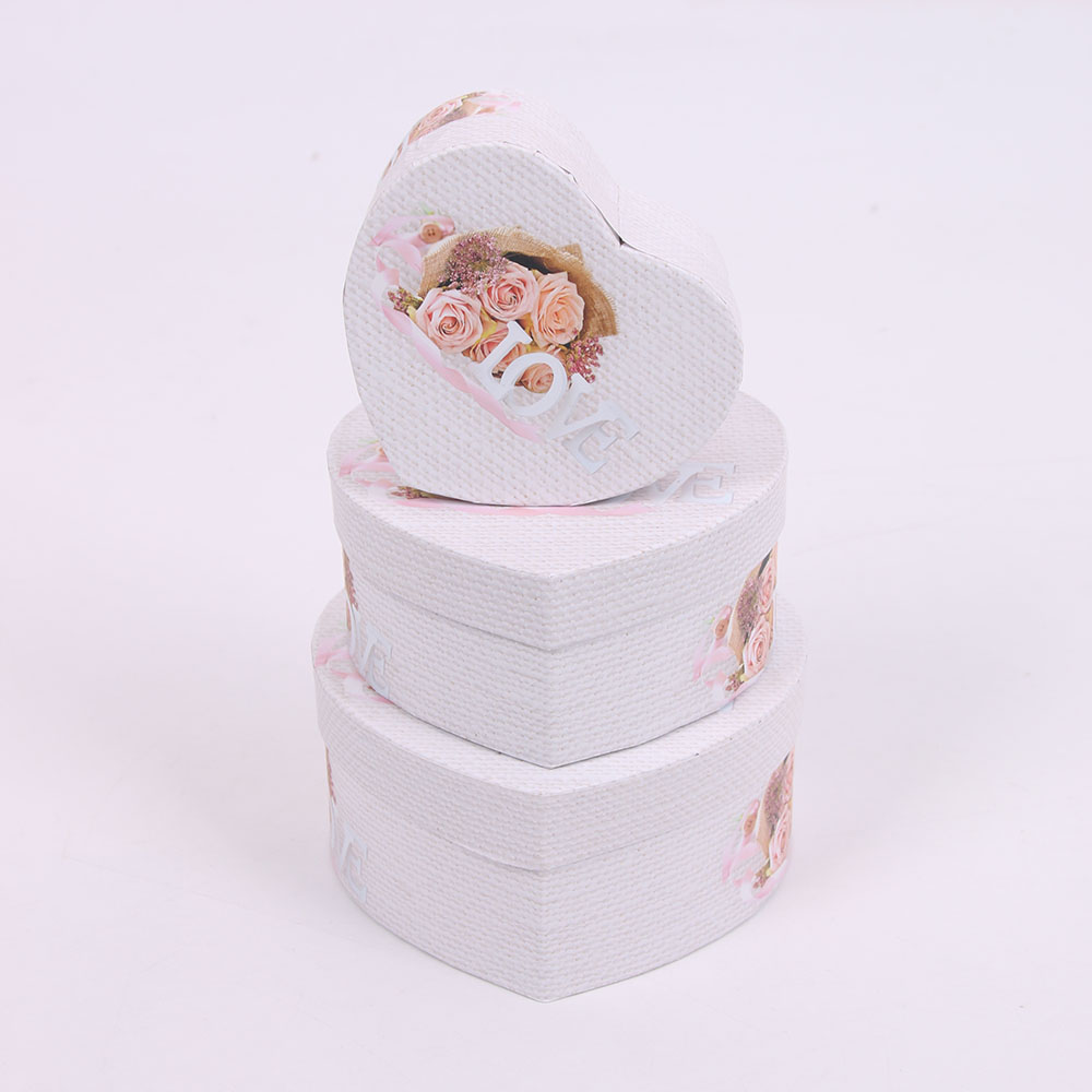 Customized wholesale of Valentine's Day heart-shaped gift boxes, chocolate packaging paper boxes, heartwarming wedding candies and snack packaging boxes Application Scenario