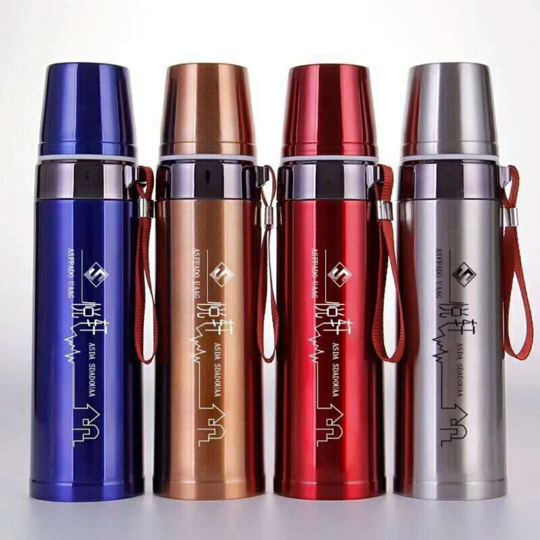 Wholesale large-capacity 304 stainless steel insulated cups, vacuum bullet-head water cups, outdoor sports water bottles and insulated flasks