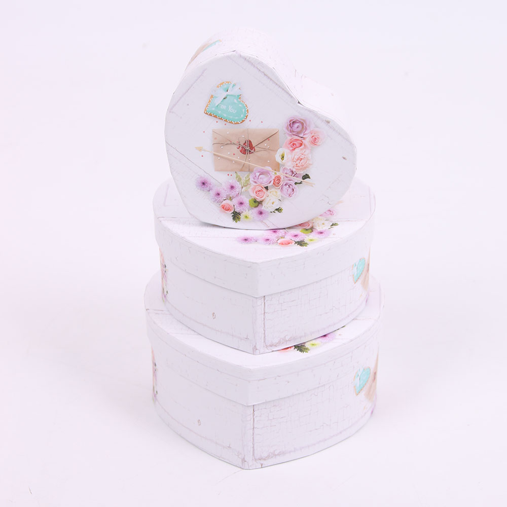 Customized wholesale of Valentine's Day heart-shaped gift boxes, chocolate packaging paper boxes, heartwarming wedding candies and snack packaging boxes